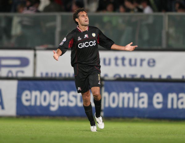 تستطيع أن ترى الصورة بحجمها الطبيعي بعد الضغط عليها