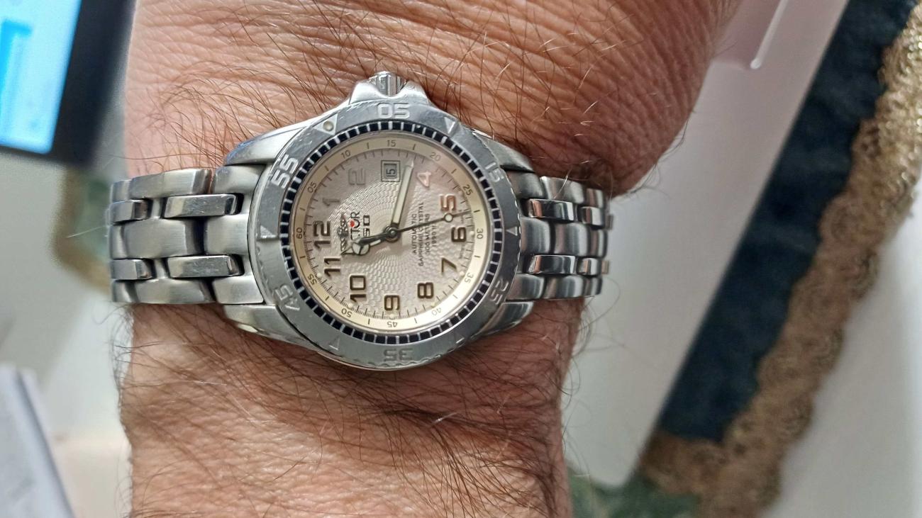 Montre SECTOR 650 Donna - Boîtier 34 Mm Acier - Verre Saphir - 100m étanche - Neuve