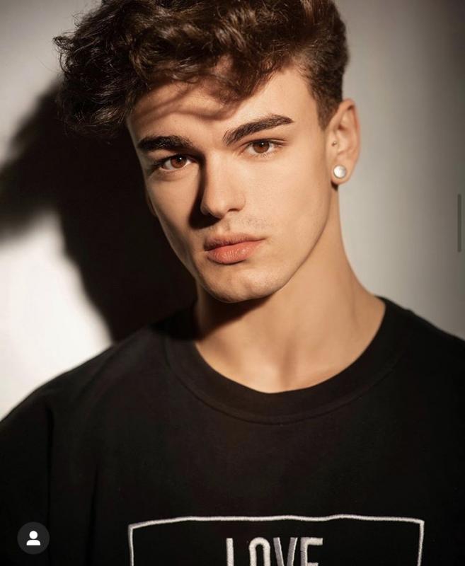 4584E7EF-42CB-4B54-A05E-87690DFCCBBB