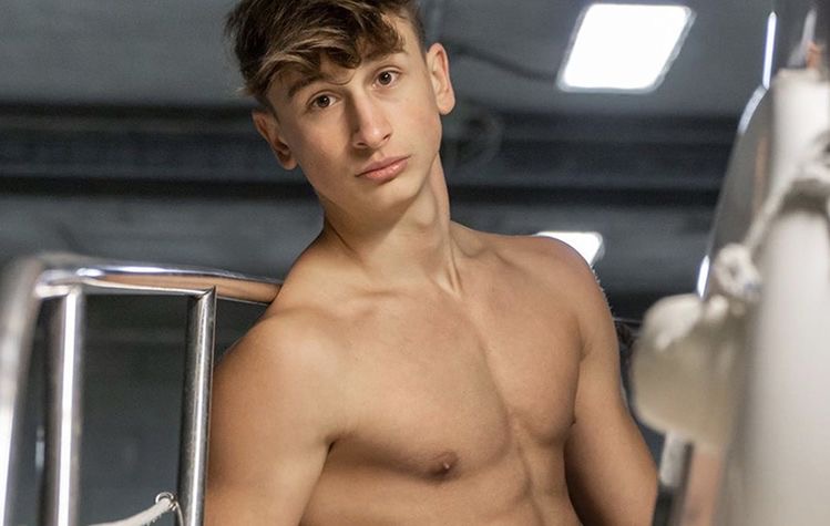 814D4E6E-DAF6-4EB0-AFFF-00AF4058E2B8