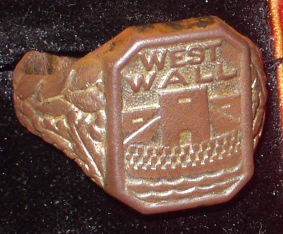 0010 anello West Wall
