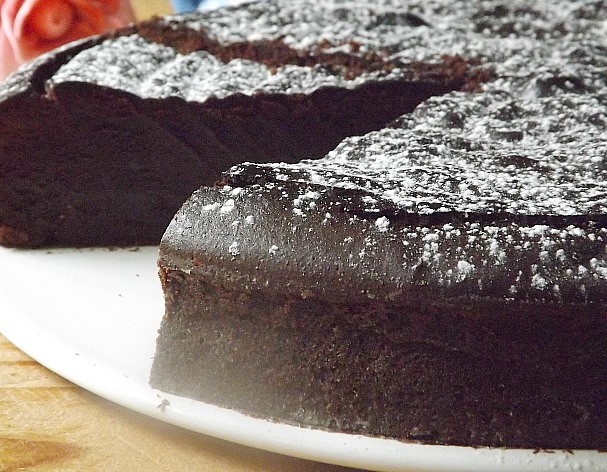 torta-al-cioccolato-cremosa-senza-farina